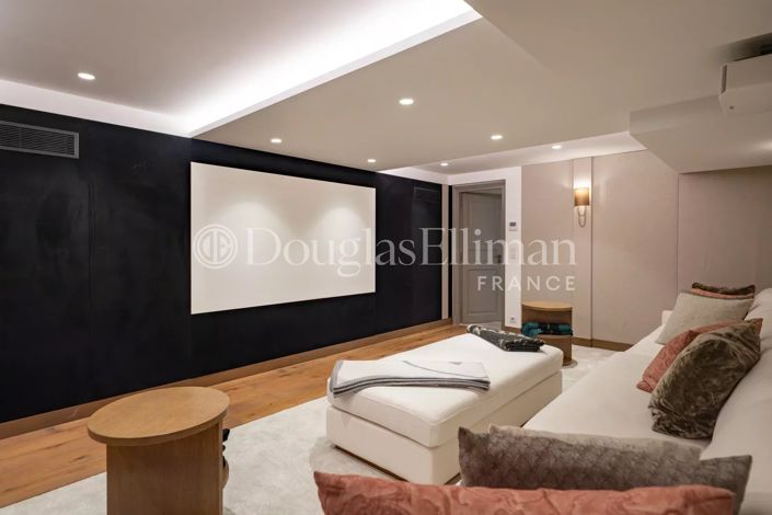 Image No.16-6 Bed House for sale