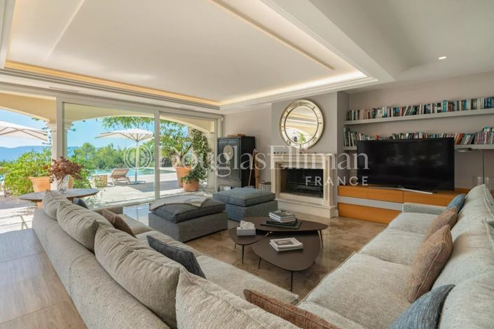 Image No.6-6 Bed House for sale
