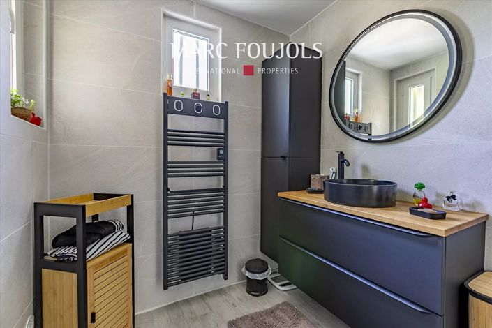 Image No.9-6 Bed House for sale