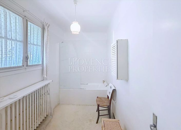 Image No.24-3 Bed House for sale