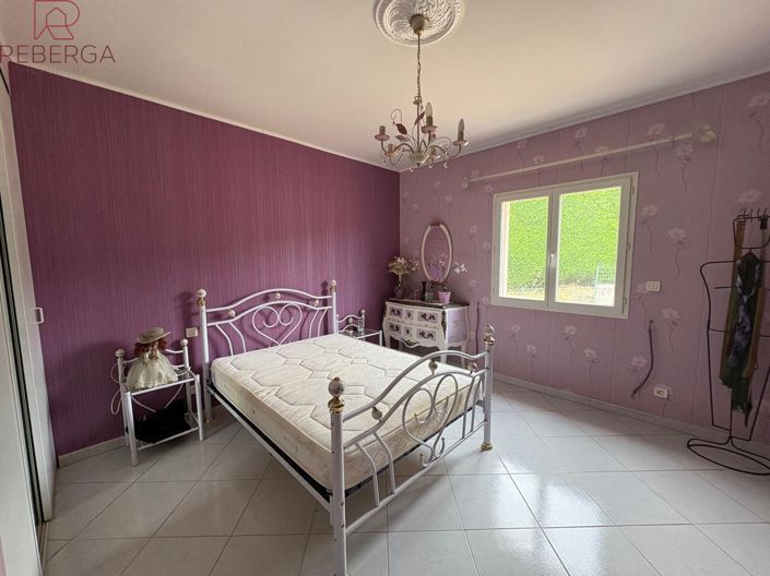 Image No.17-3 Bed House for sale