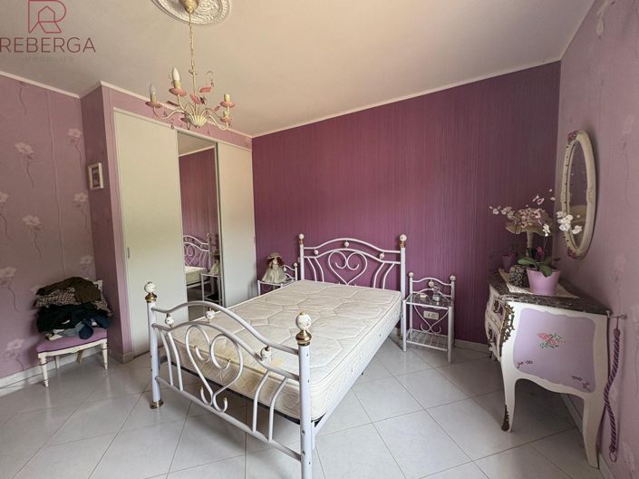 Image No.18-3 Bed House for sale