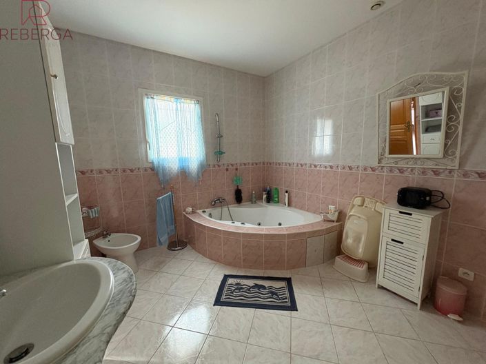 Image No.20-3 Bed House for sale