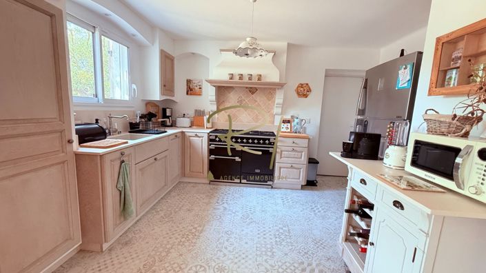 Image No.10-3 Bed House for sale