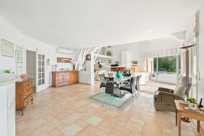 Image No.3-5 Bed House for sale