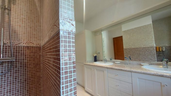 Image No.26-4 Bed House for sale