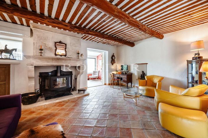 Image No.6-5 Bed House for sale