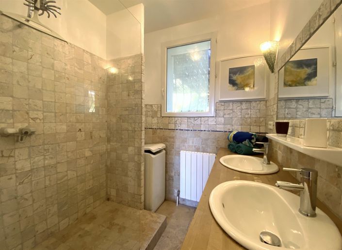 Image No.19-6 Bed House for sale