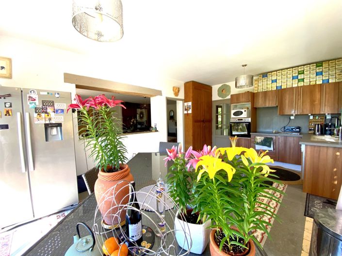 Image No.9-6 Bed House for sale