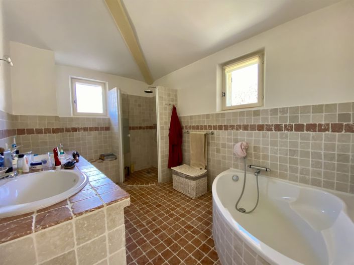Image No.18-3 Bed House for sale