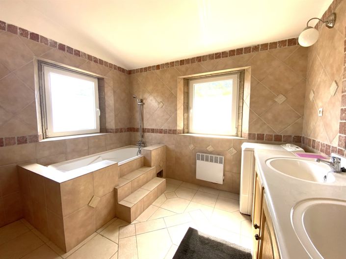 Image No.17-4 Bed House for sale