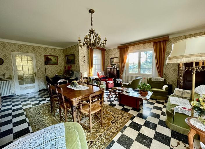 Image No.11-3 Bed House for sale