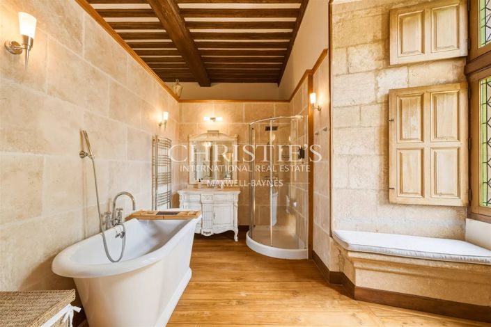 Image No.19-10 Bed Property for sale