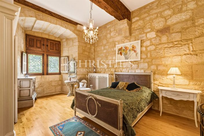 Image No.21-10 Bed Property for sale
