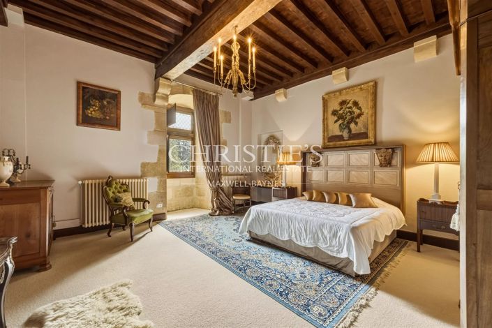 Image No.24-10 Bed Property for sale