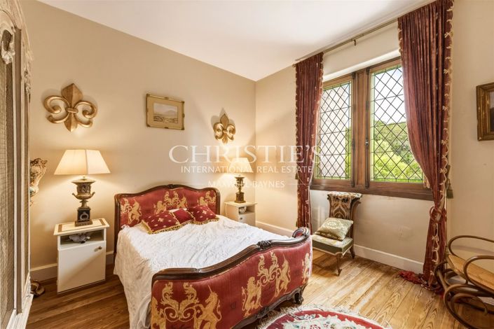 Image No.31-10 Bed Property for sale