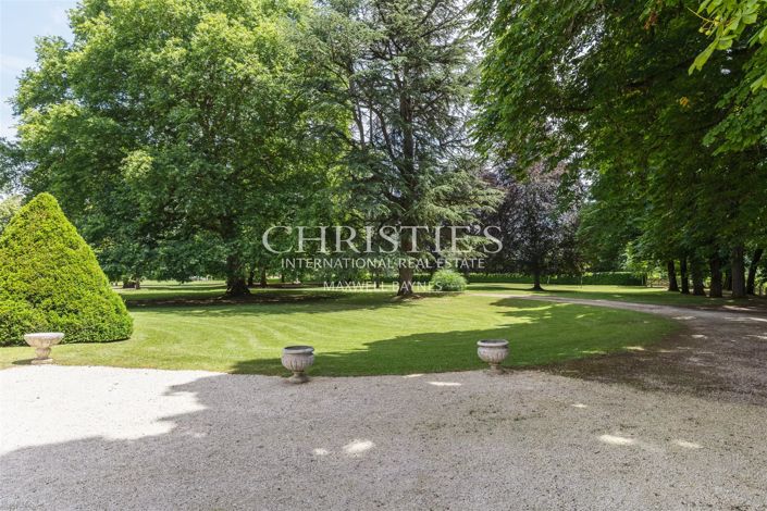 Image No.35-10 Bed Property for sale