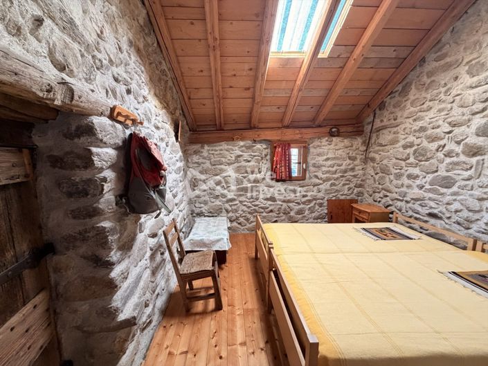 Image No.11-2 Bed House for sale