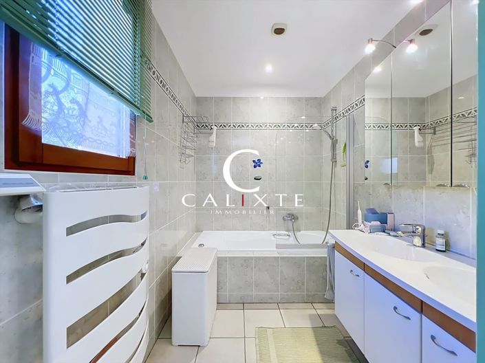 Image No.19-3 Bed House for sale