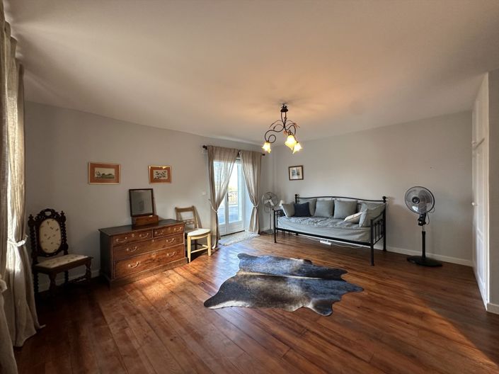Image No.17-4 Bed House for sale