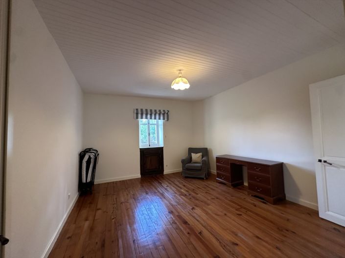 Image No.19-4 Bed House for sale