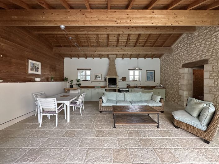 Image No.21-4 Bed House for sale