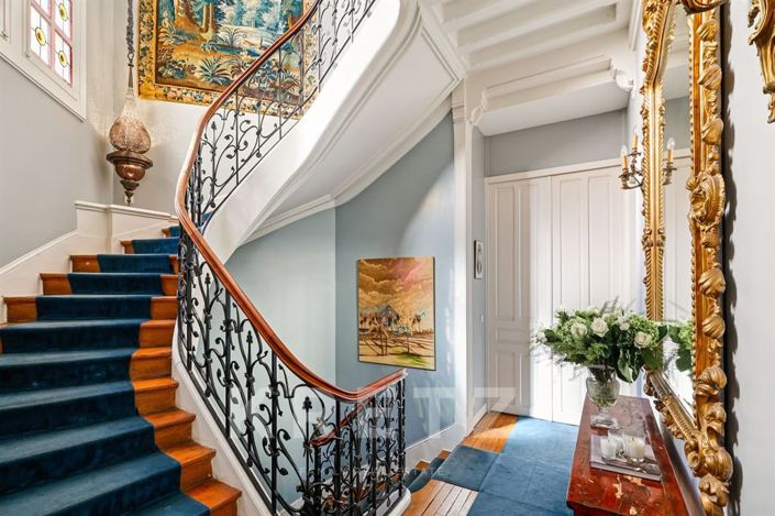 Image No.12-Propriété de 8 chambres à vendre à Paris