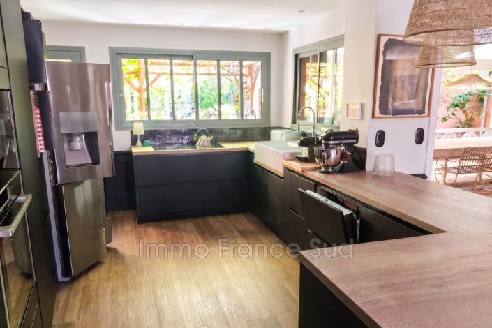 Image No.7-5 Bed House for sale