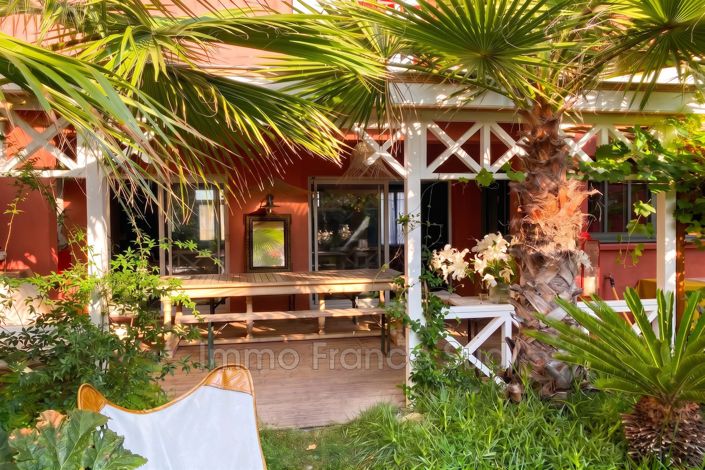 Image No.9-5 Bed House for sale