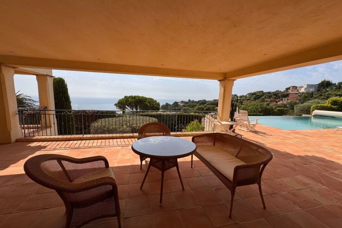 Image No.6-5 Bed House for sale