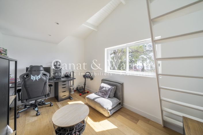 Image No.15-5 Bed House for sale