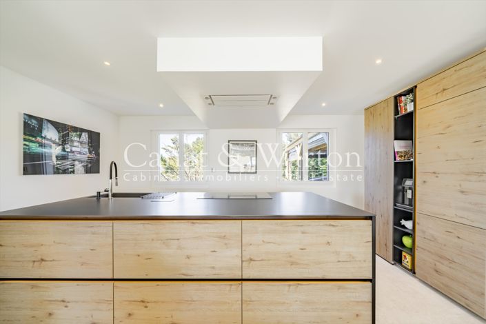 Image No.6-5 Bed House for sale