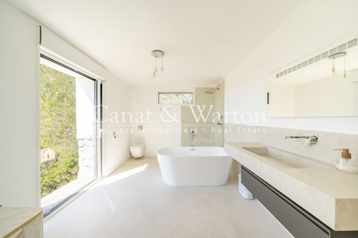 Image No.8-5 Bed House for sale
