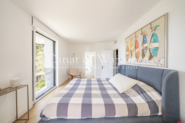 Image No.9-5 Bed House for sale