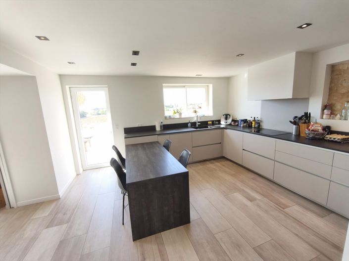 Image No.12-5 Bed House for sale