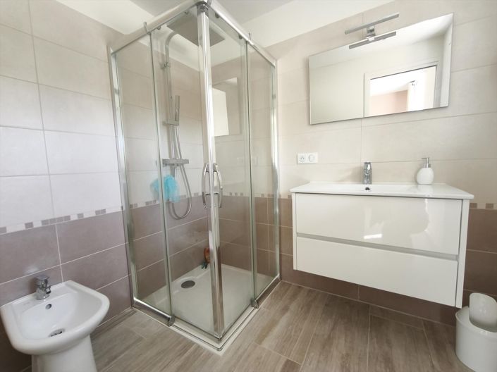 Image No.18-5 Bed House for sale