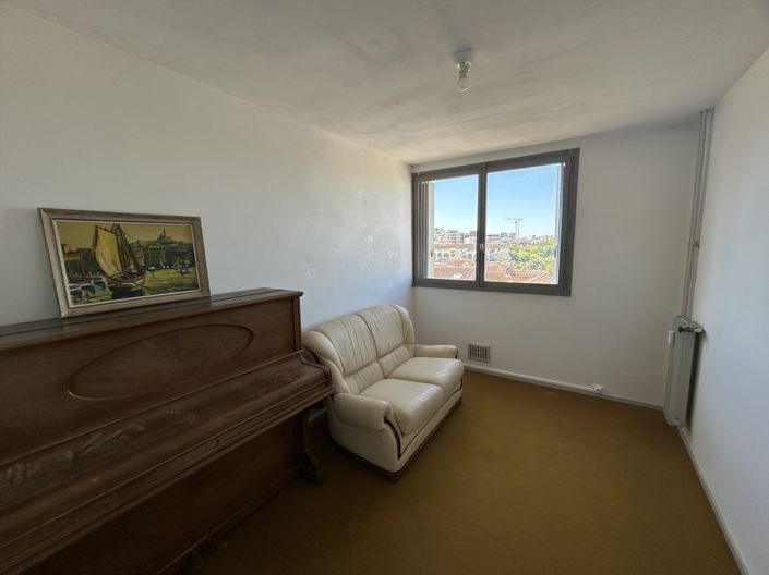 Image No.12-3 Bed Apartment for sale