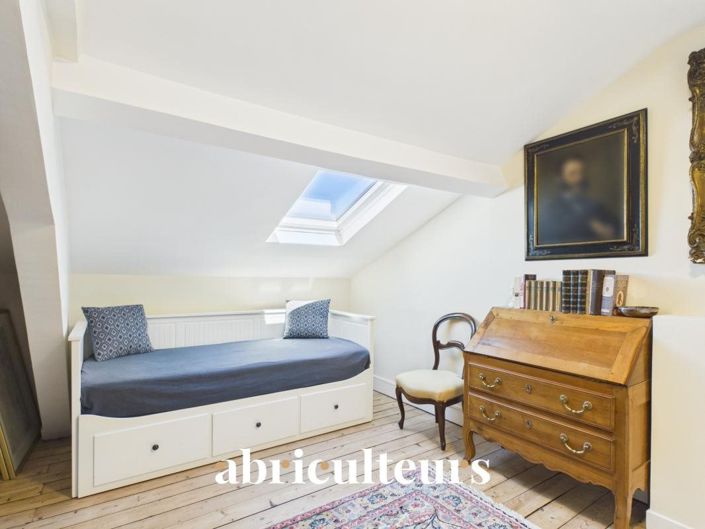 Image No.17-6 Bed House for sale
