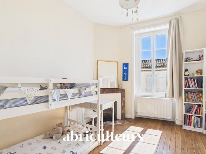 Image No.9-6 Bed House for sale