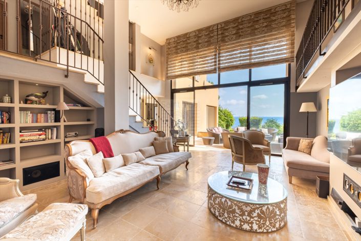 Image No.6-6 Bed House for sale