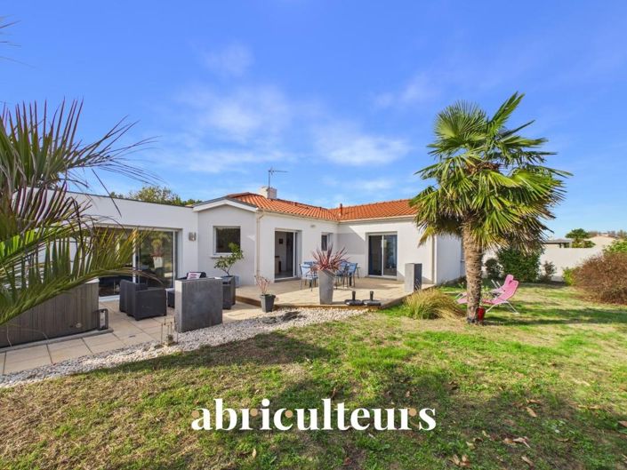 Image No.2-4 Bed House for sale