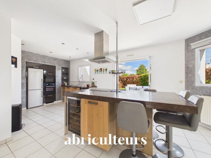 Image No.6-4 Bed House for sale
