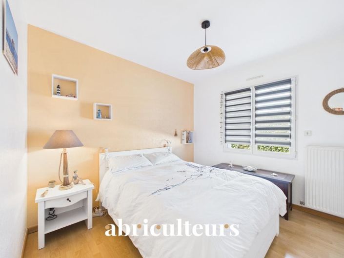 Image No.8-4 Bed House for sale