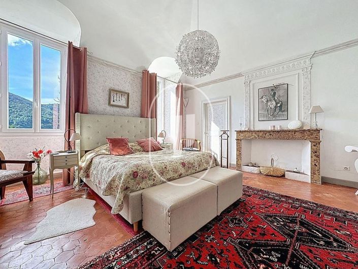 Image No.6-5 Bed House for sale