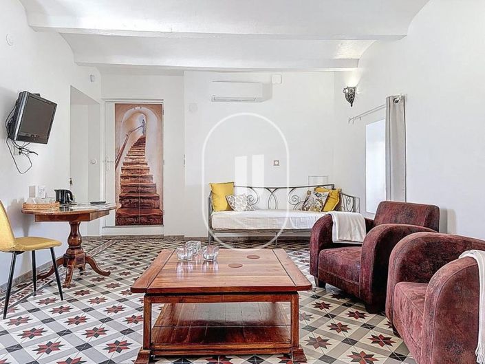 Image No.8-5 Bed House for sale