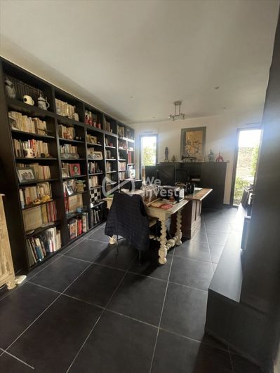 Image No.12-4 Bed Property for sale