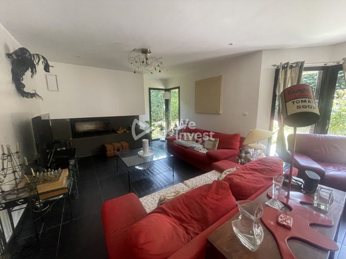 Image No.7-4 Bed Property for sale