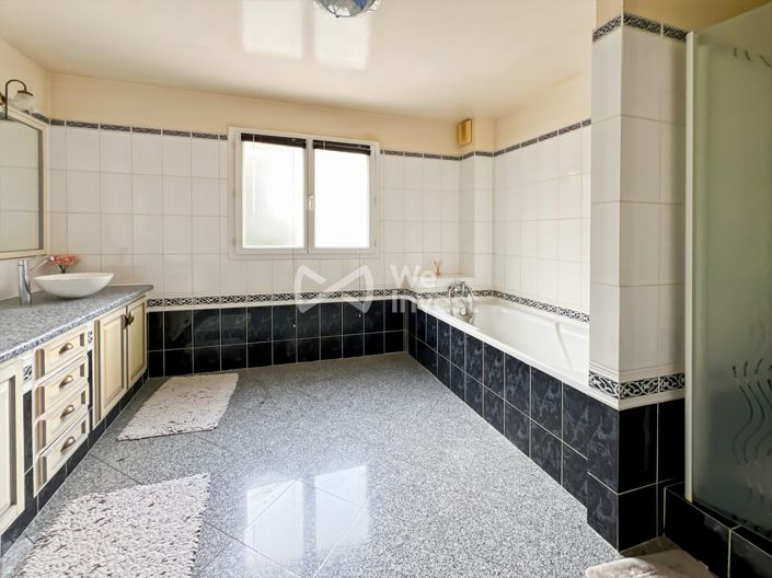 Image No.15-4 Bed House for sale