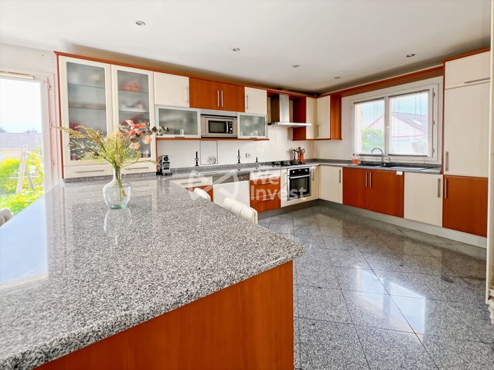Image No.8-4 Bed House for sale