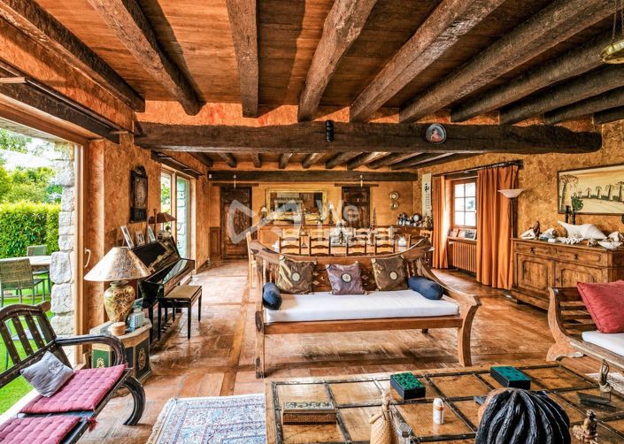 Image No.8-6 Bed House for sale
